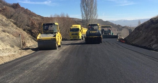 Kahramankazan´da yollara sıcak asfalt 