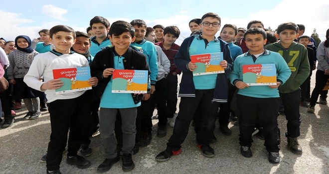 Öğrencileri güvenli yaşamı öğreniyor