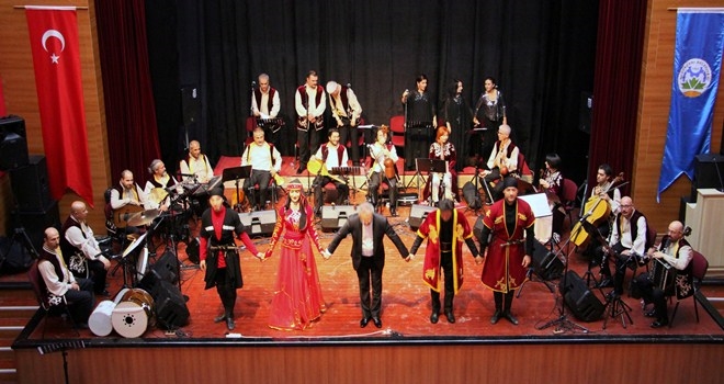 TÜRK DÜNYASI MÜZİK TOPLULUĞU KONSERİ BEĞENİ TOPLADI