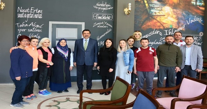 BAŞKAN AK SPOR TESİSLERİNİ GEZDİ