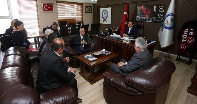 Yaşar, oto sanatkarlarıyla buluştu