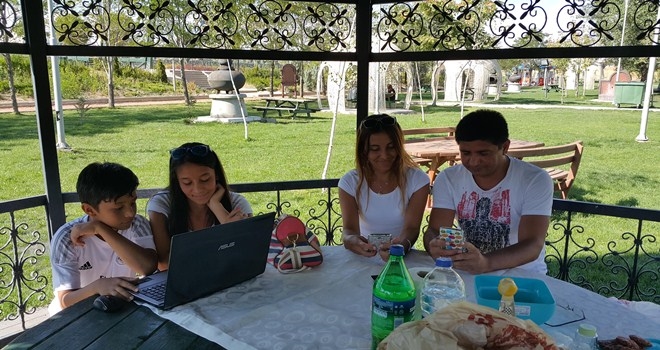 Vatandaşlar ücretsiz internetin keyfini çıkarıyor