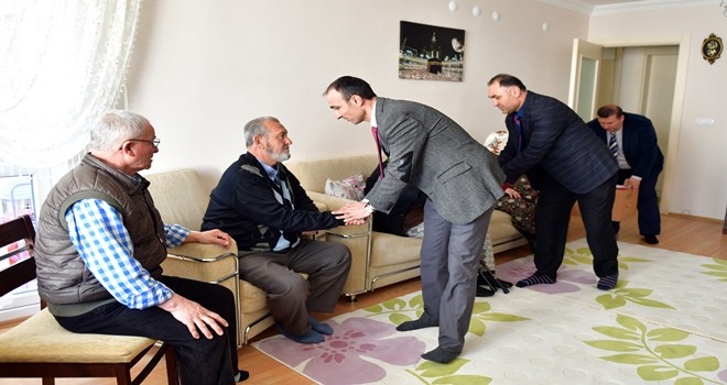Acı günde de dost