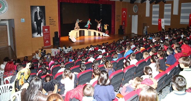 ETİMESGUT´TA TİYATRO ŞENLİĞİ BAŞLADI