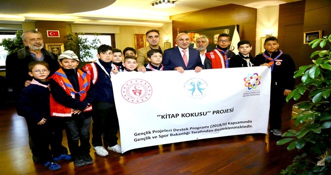 İZCİ GRUBUNDAN BAŞKAN ALTINOK´A SÜRPRİZ ZİYARET
