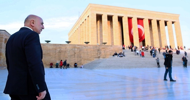 BAŞKAN ALTINOK, AİLESİYLE BİRLİKTE ANITKABİR´İ ZİYARET ETTİ