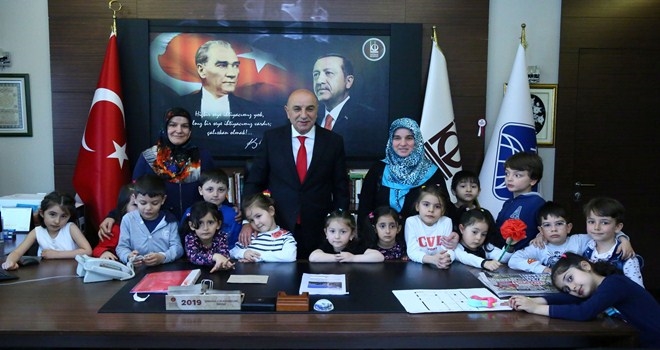 MİNİK ÖĞRENCİLERDEN ALTINOK´U MUTLU EDEN ZİYARET