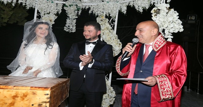 BAŞKAN ALTINOK İLK NİKÂH MERASİMİNDE AİLE BİRLİKTELİĞİ MESAJI VERDİ 