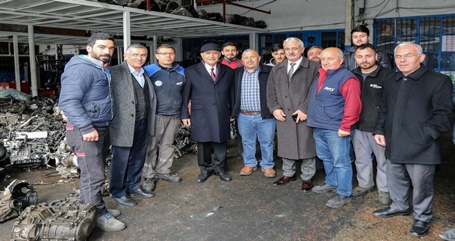 Başkan Yaşar, emekçilerin bayramını kutladı