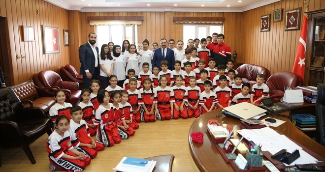 GELECEĞİN KİCK BOKSÇULARI BAŞKAN DEMİREL´İ ZİYARET ETTİ