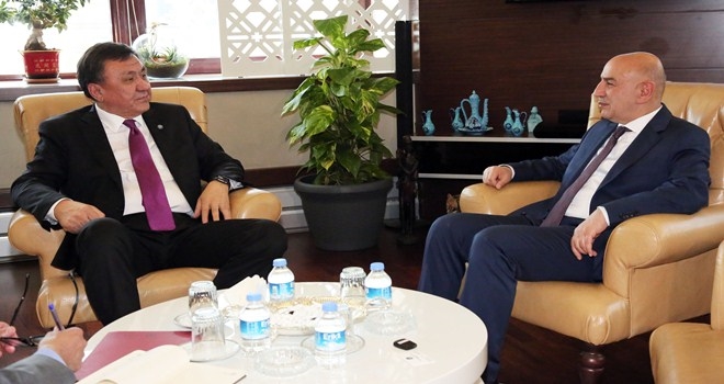 KIRGIZİSTAN BÜYÜKELÇİSİ ÖMÜRALİYEV´DEN ALTINOK´A HAYIRLI OLSUN ZİYARETİ
