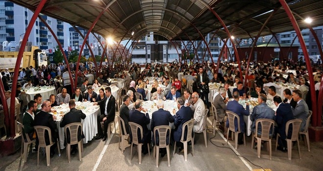 Yaşar, Ata sakinleri ile iftar sofrasında buluştu