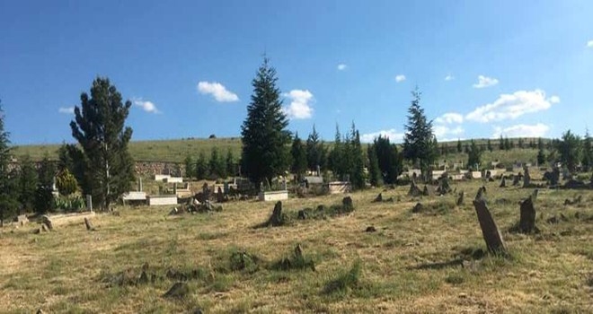 Mezarlıklar Bayrama Hazır