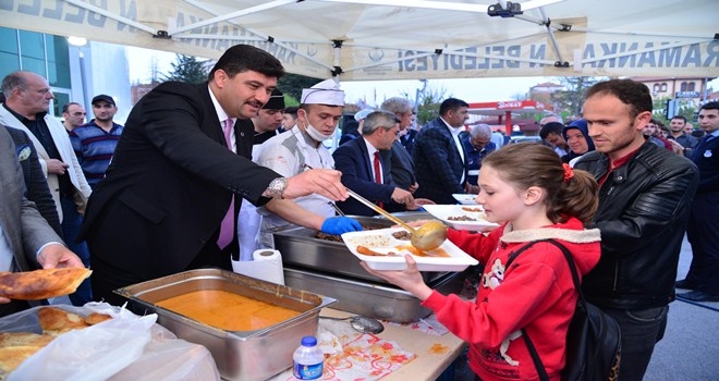 Başkan Oğuz ilk iftarı vatandaşlarla yaptı
