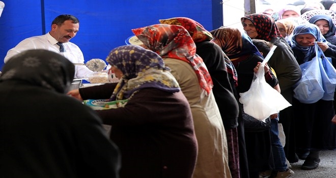 ETİMESGUT´TA HERGÜN  5 BİN KİŞİLİK İFTARLIK 