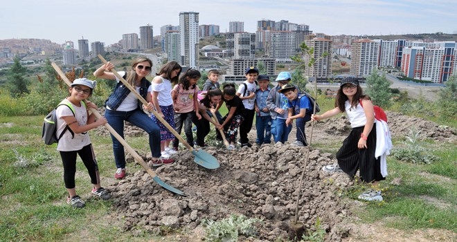 KEÇİÖREN´DE AĞAÇ DİKME SEFERBERLİĞİ DEVAM EDİYOR