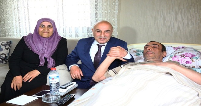 BAŞKAN ALTINOK´UN AKÜLÜ SANDALYE HEDİYESİ AİLEYİ MUTLU ETTİ
