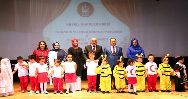 BAŞKAN ALTINOK, NEŞELİ MİNİKLERİN MEZUNİYET HEYECANINA ORTAK OLDU