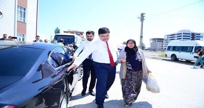 Başkan Oğuz´dan yaşlı teyzelere jest