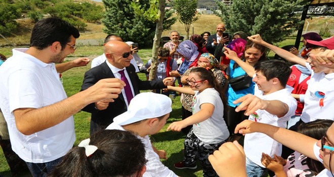 BAŞKAN ALTINOK, ENGELLİ ÇOCUKLARIN SEVİNCİNE ORTAK OLDU
