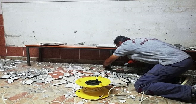 KEÇİÖREN BELEDİYESİ OKULLARDA TADİLAT ÇALIŞMASINA BAŞLADI