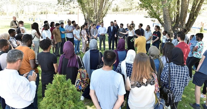 35 ülkeden 100 öğrenci Millet Bahçesi´nde buluştu