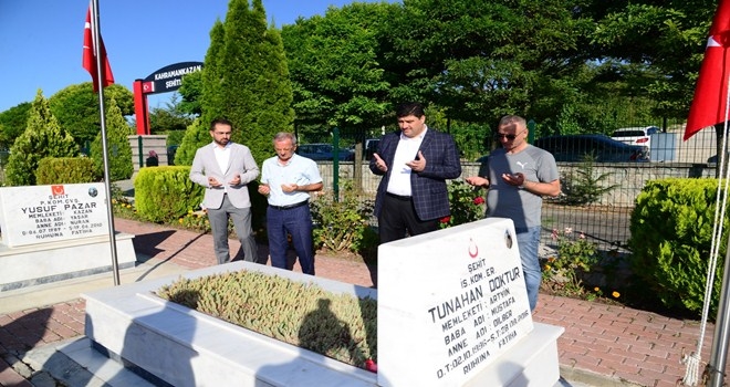 Başkan Oğuz şehitleri mezarları başında andı 