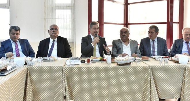 Köse muhtarlarla bir araya geldi