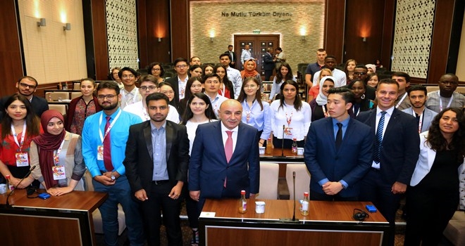 33 ÜLKEDEN GELDİLER, KEÇİÖREN´DE BELEDİYECİLİĞİ GÖRDÜLER