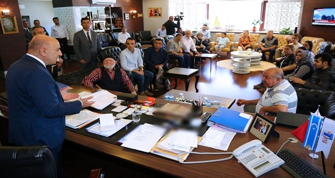 BAŞKAN ALTINOK, HALK GÜNÜNDE VATANDAŞLARI DİNLEDİ