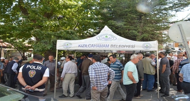 Kızılcahamam Belediyesi aşure dağıttı