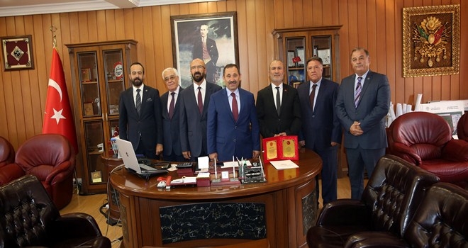 BAŞKAN DEMİREL´E TÜRK DÜNYASINA KATKI PLAKETİ 