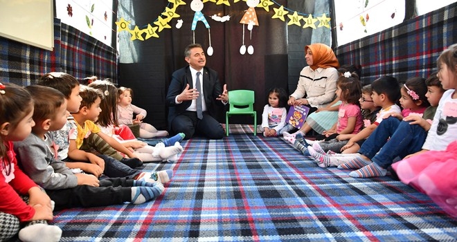 Başkanla şarkı söyleyip, oyun oynadılar