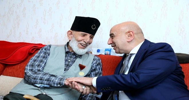 BAŞKAN ALTINOK İSTİKLAL GAZİSİNİ ZİYARET ETTİ