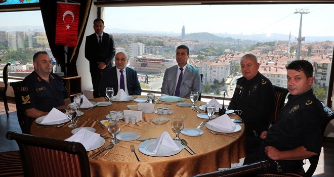 BAŞKAN ALTINOK GAZİLERLE YEMEKTE BİR ARAYA GELDİ
