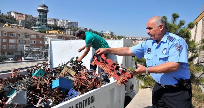 Teraziler imha edildi