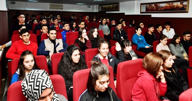 Mamaklı gençler yazarlarla buluşmaya devam ediyor