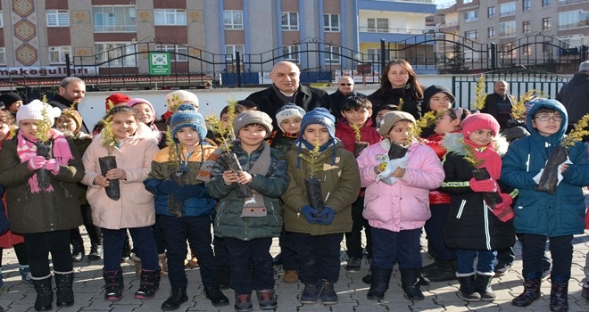 KEÇİÖREN´DE 6000 FİDAN DAĞITILDI