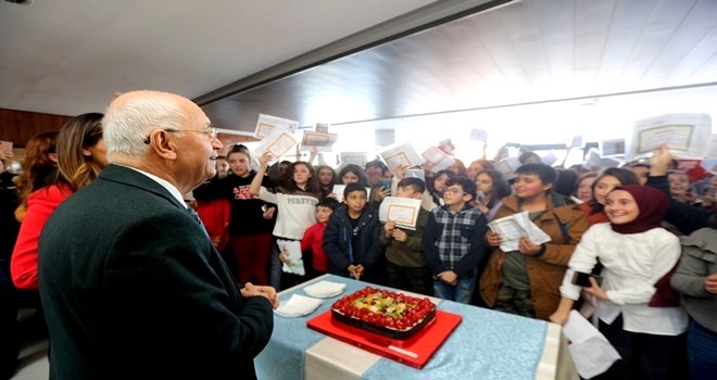 Yaşar, öğrencileri karne günü yalnız bırakmadı