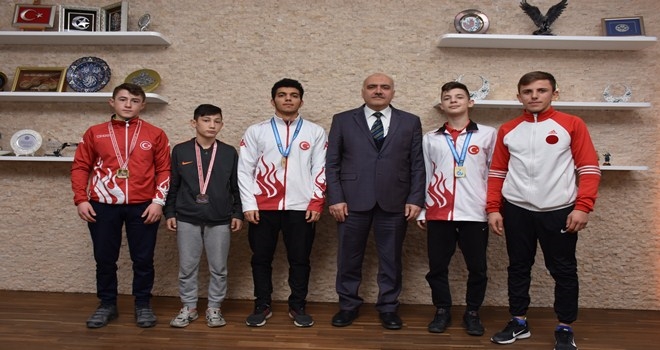 Belediye Güreş Takımı Sporcularımızdan Başkan Acar´a Ziyaret