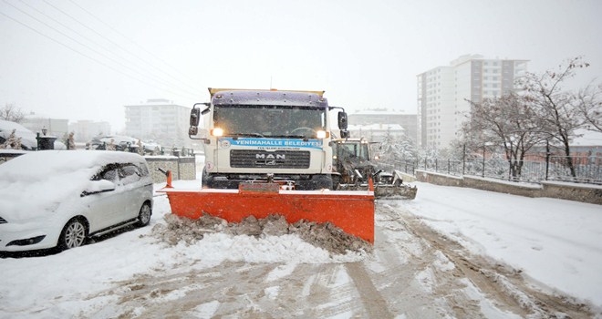 Yenimahalle´de karla mücadele ekipleri iş başında