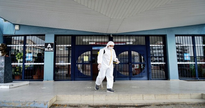 Yüzyüze eğitim öncesi okullar dezenfekte ediliyor