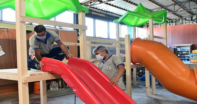 Mamak´ta parklara ahşap oyun grupları