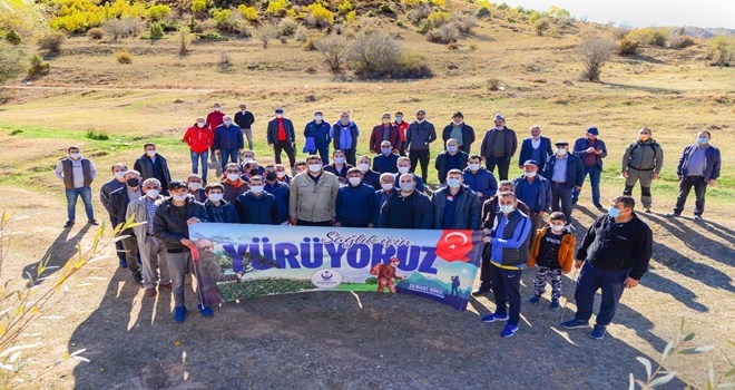Sonbahar güzellikleri eşliğinde doğa yürüyüşü