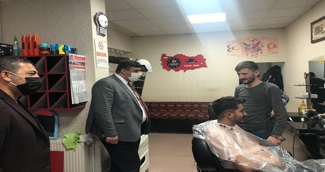 Başkan Oğuz esnafı yalnız bırakmıyor