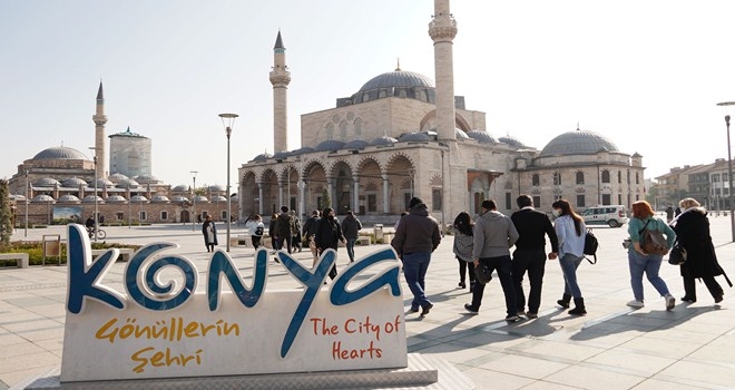 KEÇİÖRENLİLER HOŞGÖRÜ GÜNÜ´NDE MEVLANA TÜRBESİNİ GEZDİLER 