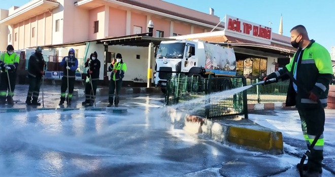 KEÇİÖREN BELEDİYESİNDEN HASTANELERE DEZENFEKTE HİZMETİ