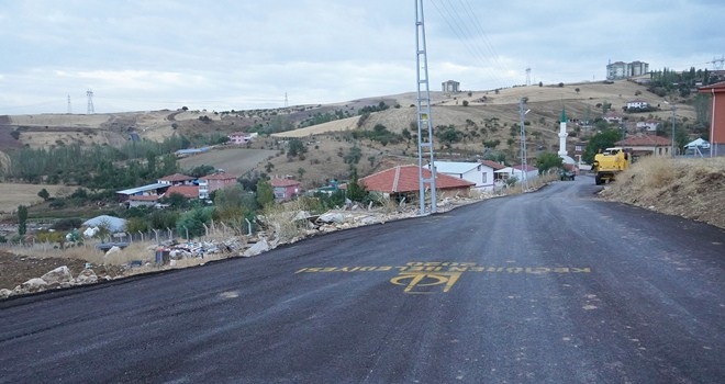 YOLLAR ASFALTLANDI, KÖYLER KİLİT TAŞIYLA ÖRÜLDÜ 