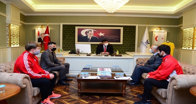 Genç ?cep herkülleri? dünya şampiyonasına damga vurdu