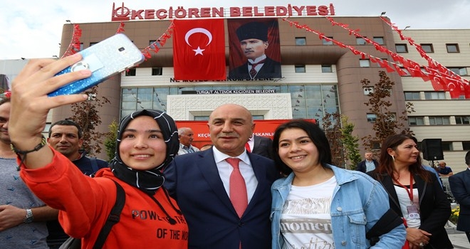KEÇİÖREN BELEDİYESİNDEN 1000 ÖĞRENCİYE ONLİNE EĞİTİM